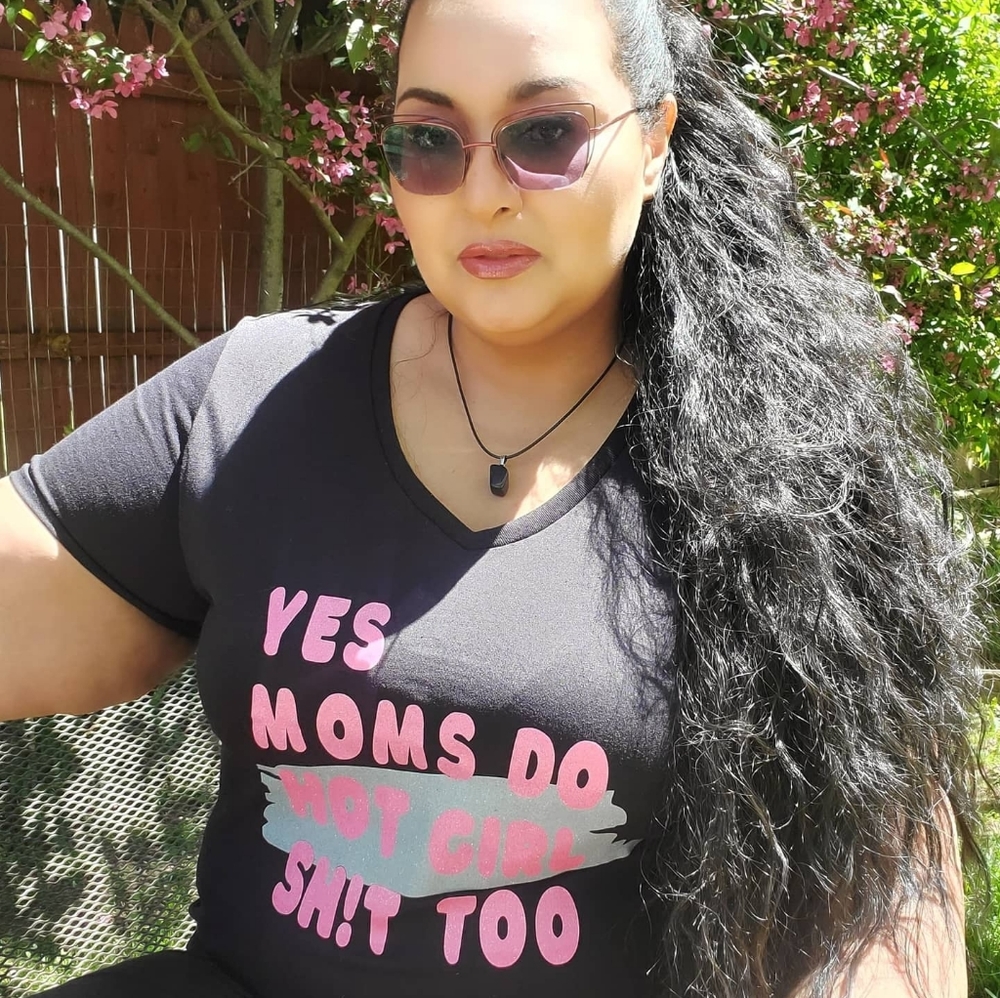 Moms Do Hot Girl T-shirt Plus Size
